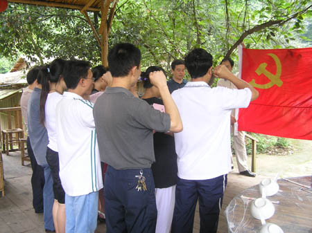 景德鎮(zhèn)市第三人民醫(yī)院組織黨員看我市新農村建設
